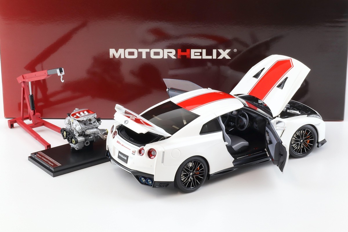 1:18 Motorhelix Nissan GT-R (R35) 50th Anniversary Brilliant