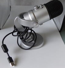 Insignia Podcasting USB Microphone NS-PAUBMD8 Cardioid Omnidirectional - Silver