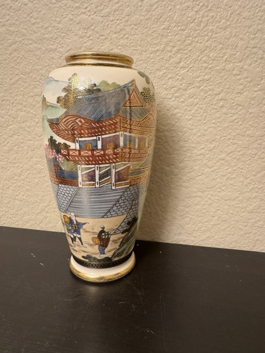 Satsuma Soko China Vase Made In Japan 7 1/2 Inches Tall