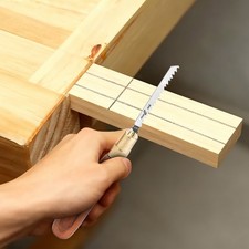 Compact Manual Saw with Replaceable Blades for Woodworking and Pruning