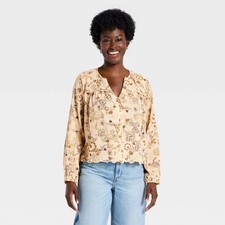 Women's Long Sleeve Scalloped V-Neck Button-Up Blouse - Universal Thread
