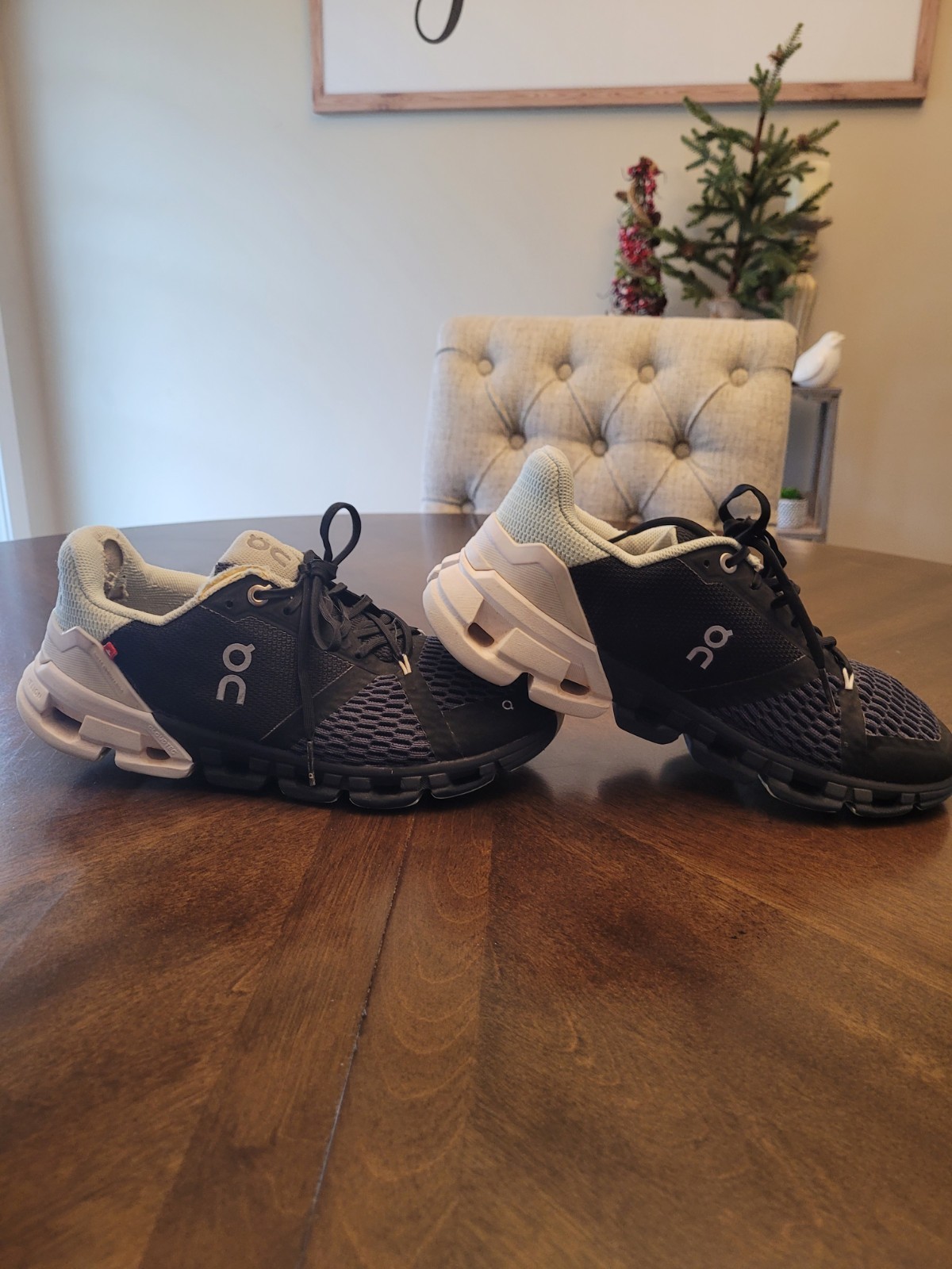 On Cloud cloudtech Women's Size 6 - image 4