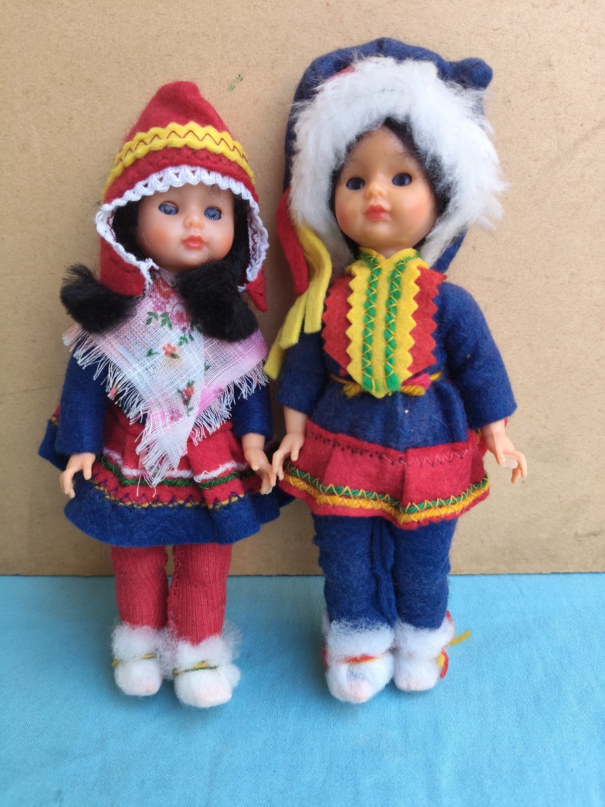 COPPIA DI BAMBOLINE IN COSTUME TRADIZIONALE SAMI / LAPPONIA anni '70, MADE ITALY