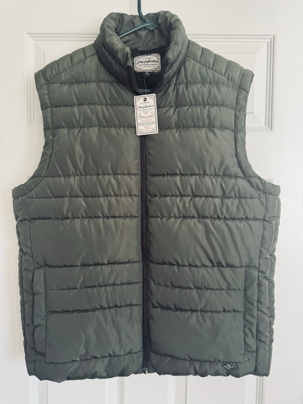 NWT Flag & Anthem Sherpa Lined Puffer Vest Mens M Olive Full Zip Camo Sleeveless