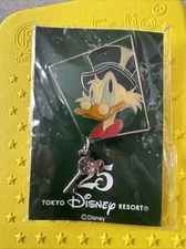 Pin 66143 TDR Scrooge McDuck Harborside Christmas Silver Key Dangle TDS