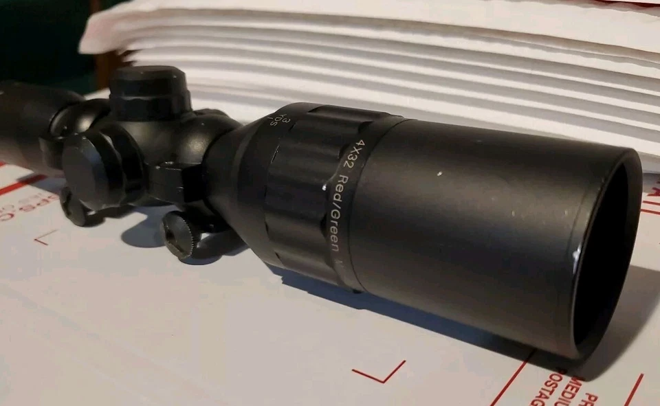 Mira para rifle Leapers 4x32 rojo/verde Mil-Dot AQ con montaje en riel - usada - ver fotos  Foto 2 de 4