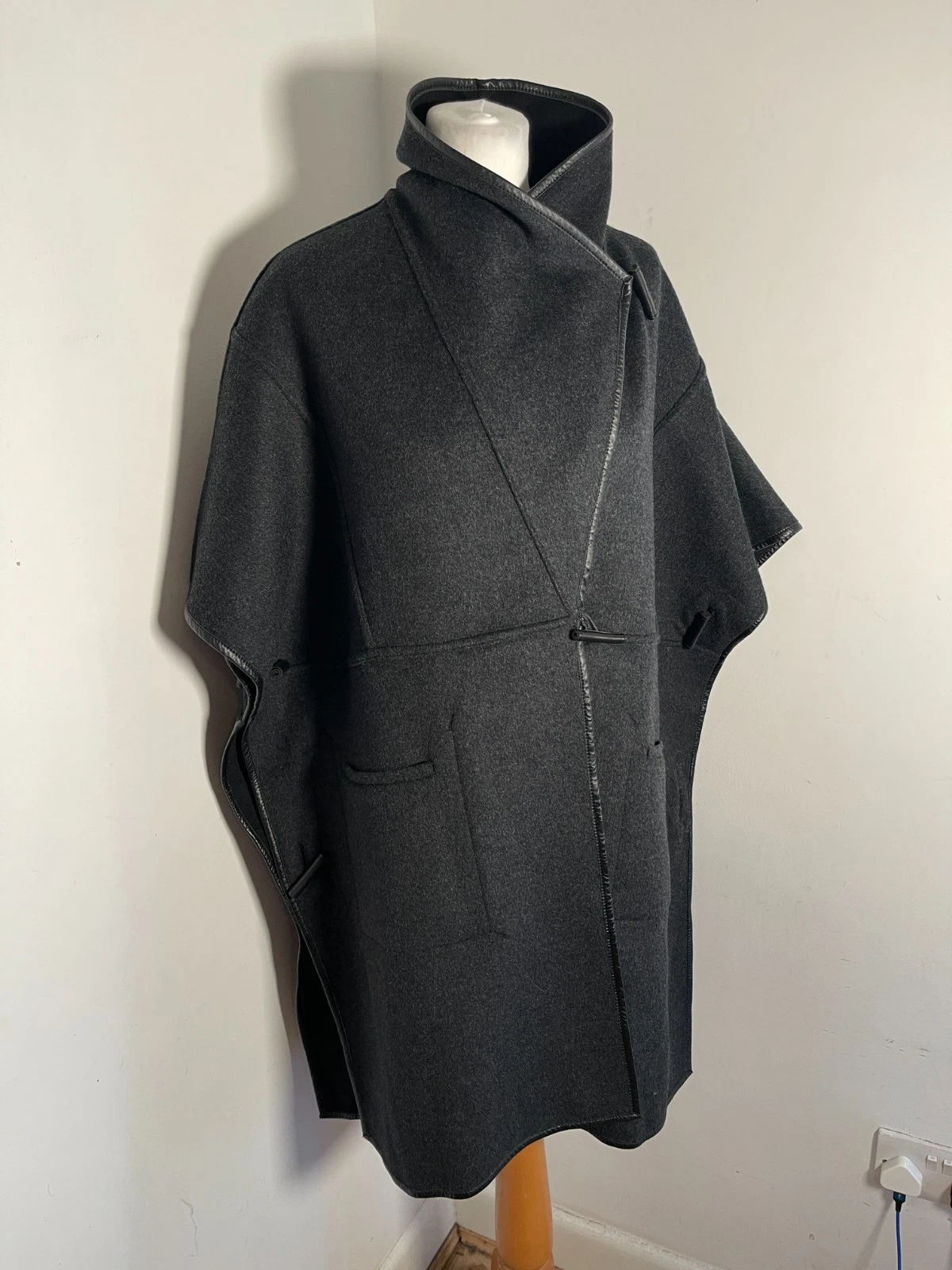L.K. Bennett poncho cape shawl S/M VGC wool blend coat races apres ski grey blac