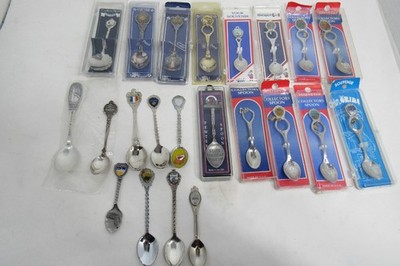 Mixed lot of 22 Souvenir Collector Spoons, 3 Silver plated, Some In case