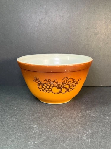 Vintage PYREX “Old Orchard” #401 750 ml Mixing Nesting Bowl