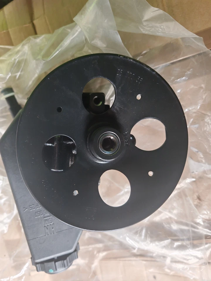 GENUINE VAUXHALL VECTRA MK1 1.6 1.8 POWER STEERING PUMP WITH PULLEY , RESERVOIR - Image 4 of 4