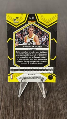 2023-24 Panini Mosaic - Lauri Markkanen #38 Reactive Yellow Mosaic Prizm - Picture 2 of 2