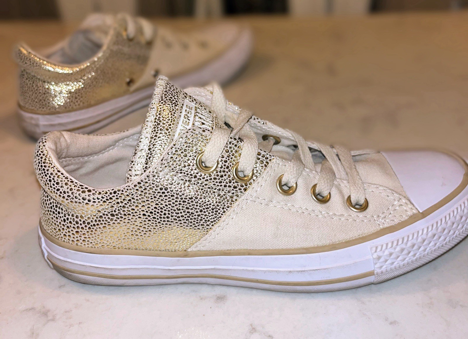 Converse Women's Low Chuck Taylor All-Star Metallic Gold Size 6 55342C thumbnail 6