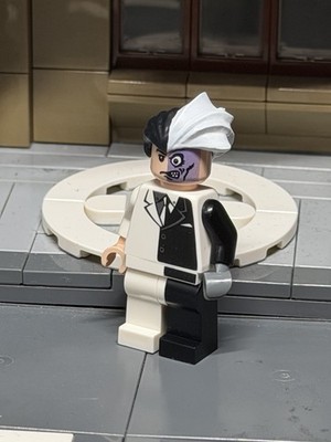 Batman 1 2006 Two-Face Custom Minifigure Bat004 (7781) *hair included*