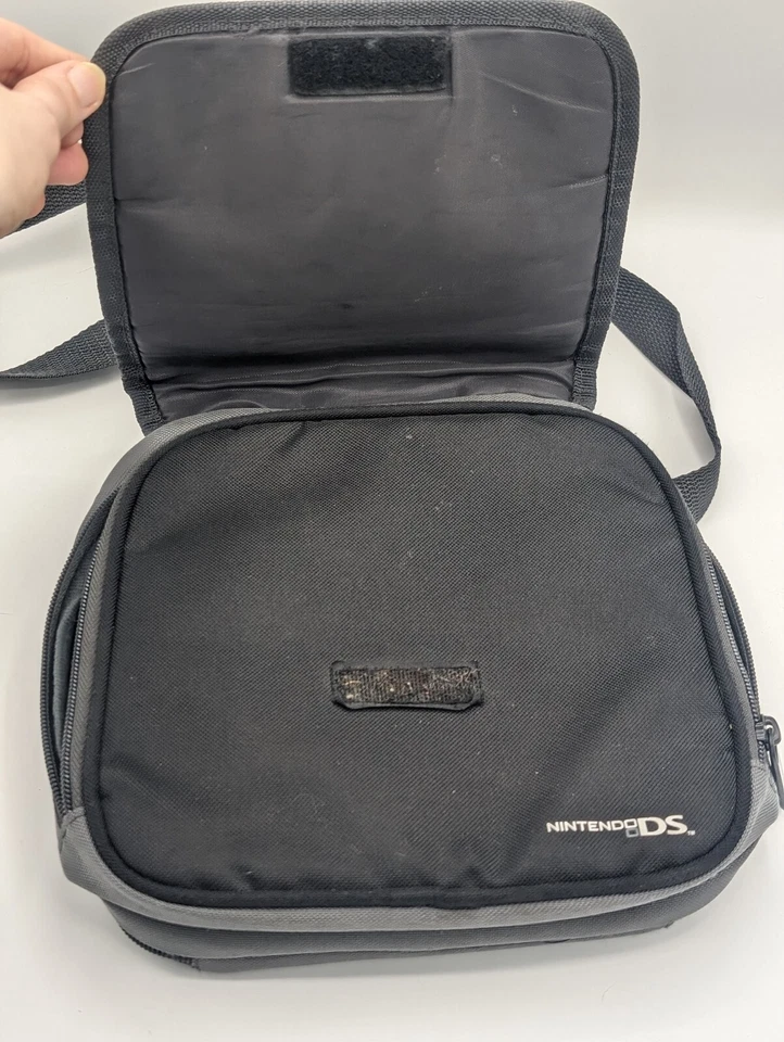 Estuche de Transporte Nintendo 3DS DS DSi Lite Negro con Borde Gris - Usado y Limpio Foto 2 de 4