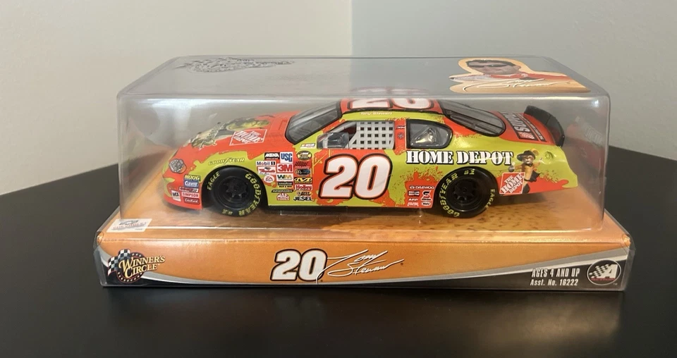 2004 Winners Circle Tony Stewart #20 Home Depot Shrek2 1:24 Diecast Car New Box - Image 4 of 4