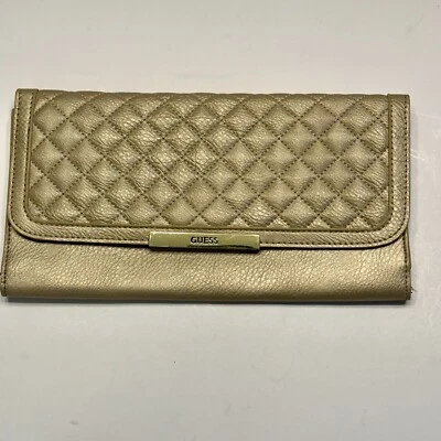 Bolso sin asas GUESS para mujer delgado dorado acolchado imitación cuero bolso de noche cartera - Imagen 1 de 4