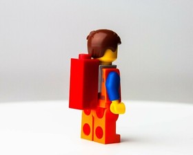 LEGO&reg; Emmet  - The Lego Movie -  (tlm018) Minifigure with Piece of Resistance