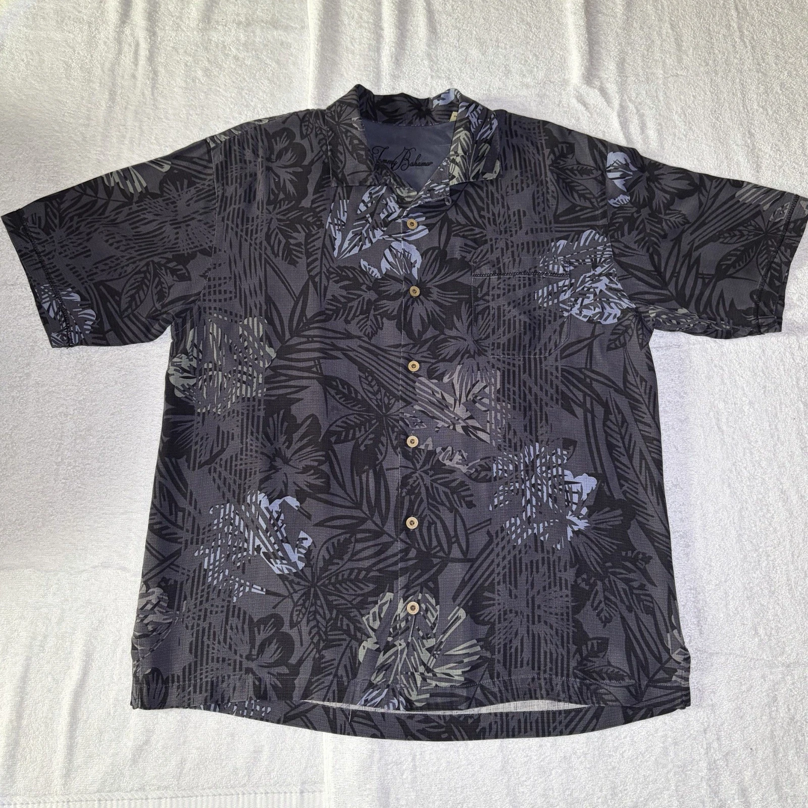 Tommy Bahama 100% Silk Hawaiian Camp Shirt Mens Large Gray Black Floral Aloha
Opens in a new window