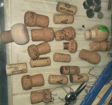 Wein Sekt Korken mit Drahtkäfigen zum Basteln ca. 53 Korken & 27 Drahtzwirne