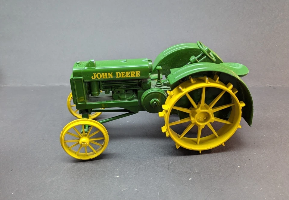Antiguo tractor de juguete agrícola John Deere de hierro fundido verde 7 x 4,5 x 4 pulgadas X503 Foto 3 de 4