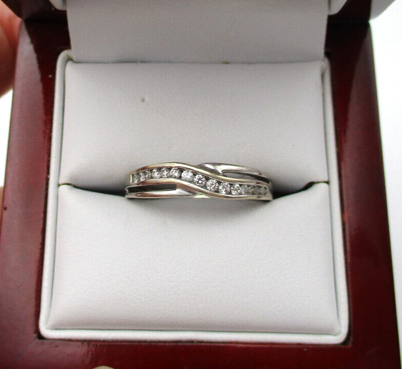 14K White Gold 15 Diamond Crossover Band Ring Size 9.5 [R208]