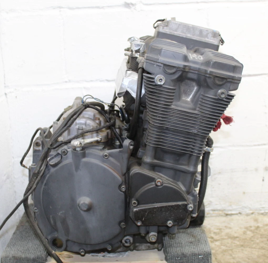 92 93 SUZUKI GSXR600W GSXR 600 ENGINE MOTOR CASES CRANK HEAD