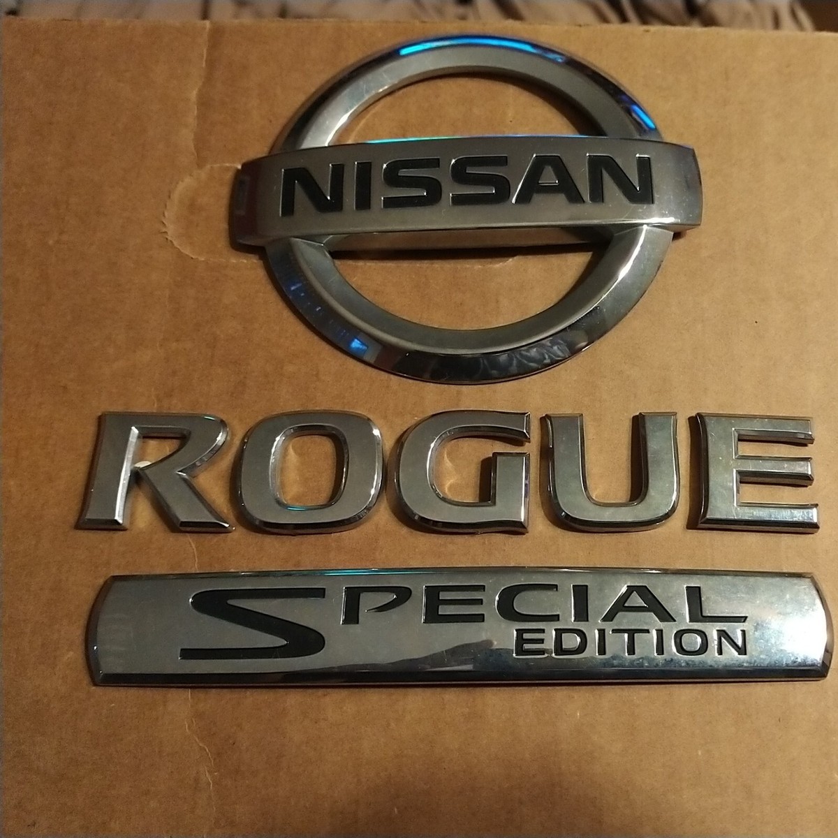 ROGUE ローグ MESSAGE NISSAN ROGUE LETTERING EMBLEM WITH NISSAN LOGO SPECIAL EDITION OEM