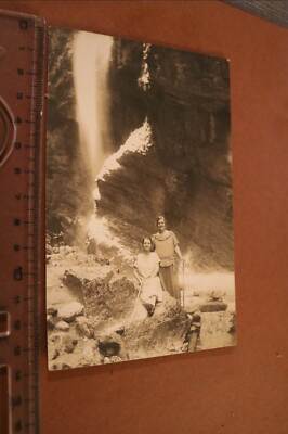 Great old photo two women at the waterfall Partnachklamm 1910-20 