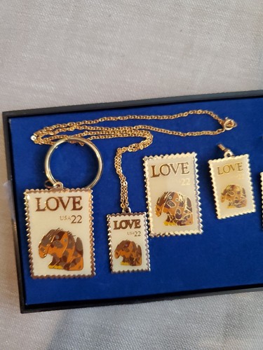 1986 USPS Puppy Love Jewerly Set Pin, Earrings, Necklace Key Chain - Picture 2 of 10