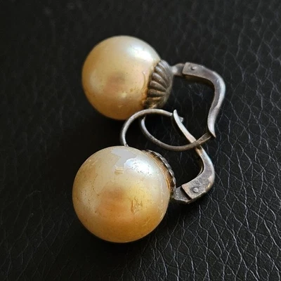 Paire boucles d'oreille grosse perle bouton dormeuse argenté bijou vintage - Photo 1/4