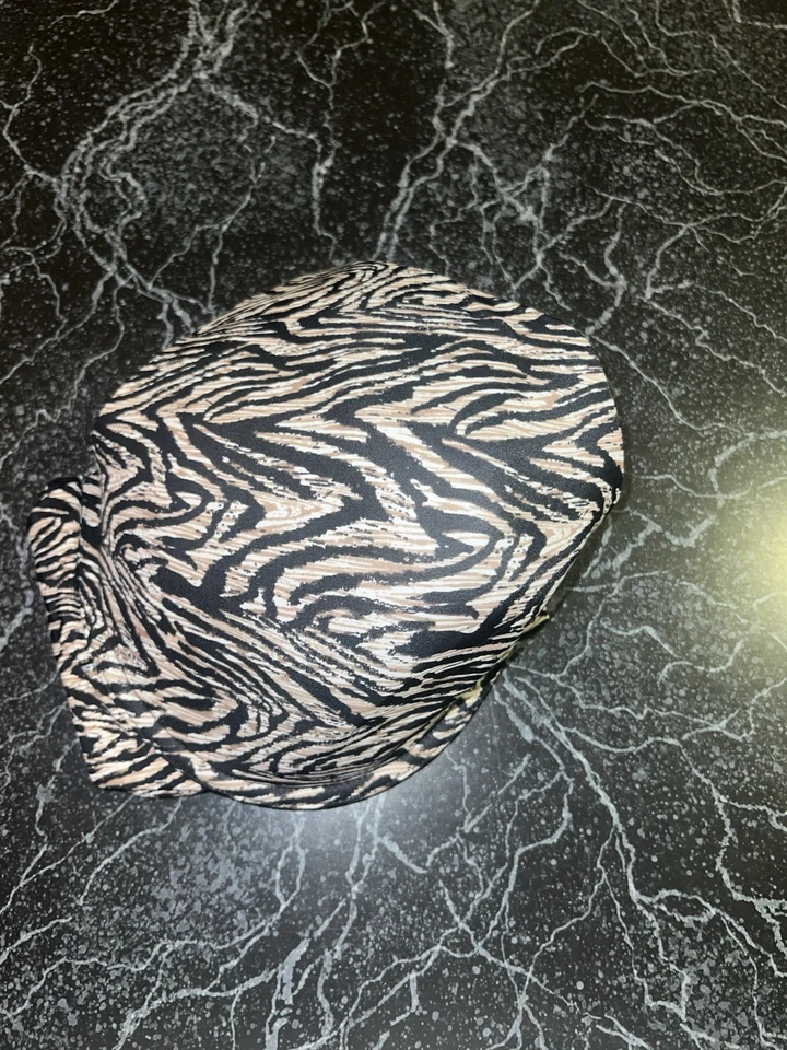 Avenue 身体文胸聚拢,聚拢。 轻薄衬垫杯 48DDD,动物印花,黑色 — 第 2/4 张图片