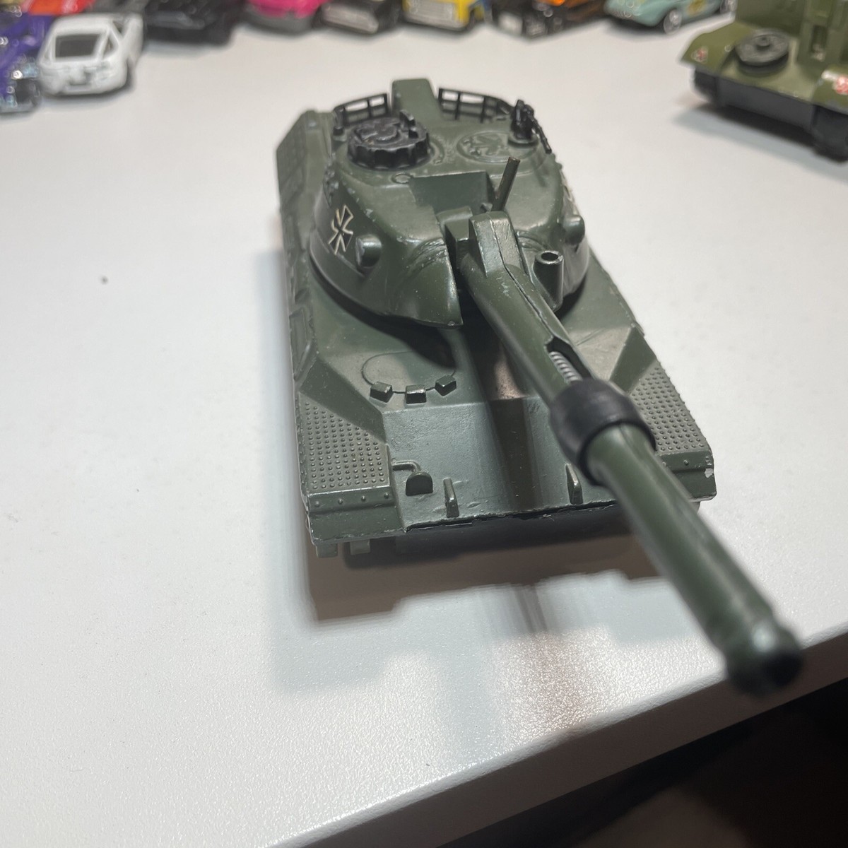 ファーネル　ディンキー Dinky Toys Leopard Tank - YouTube