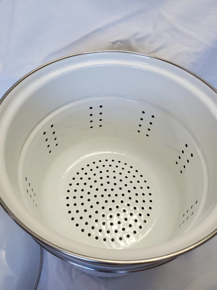 Corning Ware Vintage Gallaway Ivy 3 Pc Stock Pot W/ Strainer & Lid - Image 3 of 4