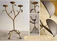Antico candelabro europeo stilizzato ferro battuto dorato 3 bracci fogliate c1920s