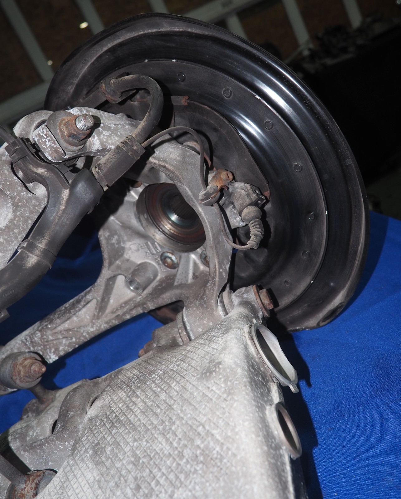 2013-2018 Bentley Continental GTC Left Rear Spindle Knee Complete Assembly OEM
