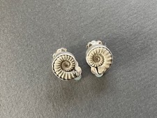 Ohrclips, 925er Silber mit echtem Ammonit (versteinerter Schnecke), Einzelstück