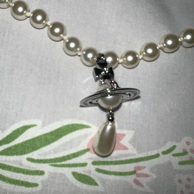 Vivienne Westwood One Row Pearl Drop Choker. Silver Saturn orb