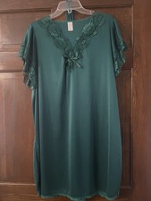 New Vintage 2 Pc Petra Fashion Women s Gown Robe Set W/Lace Trim. USA Made