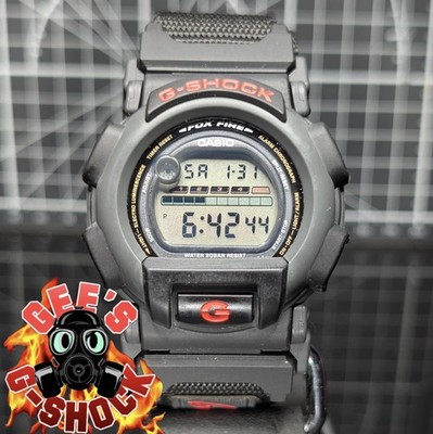 Casio G-Shock PREMIUM PACK DW-003 2x Armband Set schwarz rot mit Schlüsselanhänger DW-003BP-1T