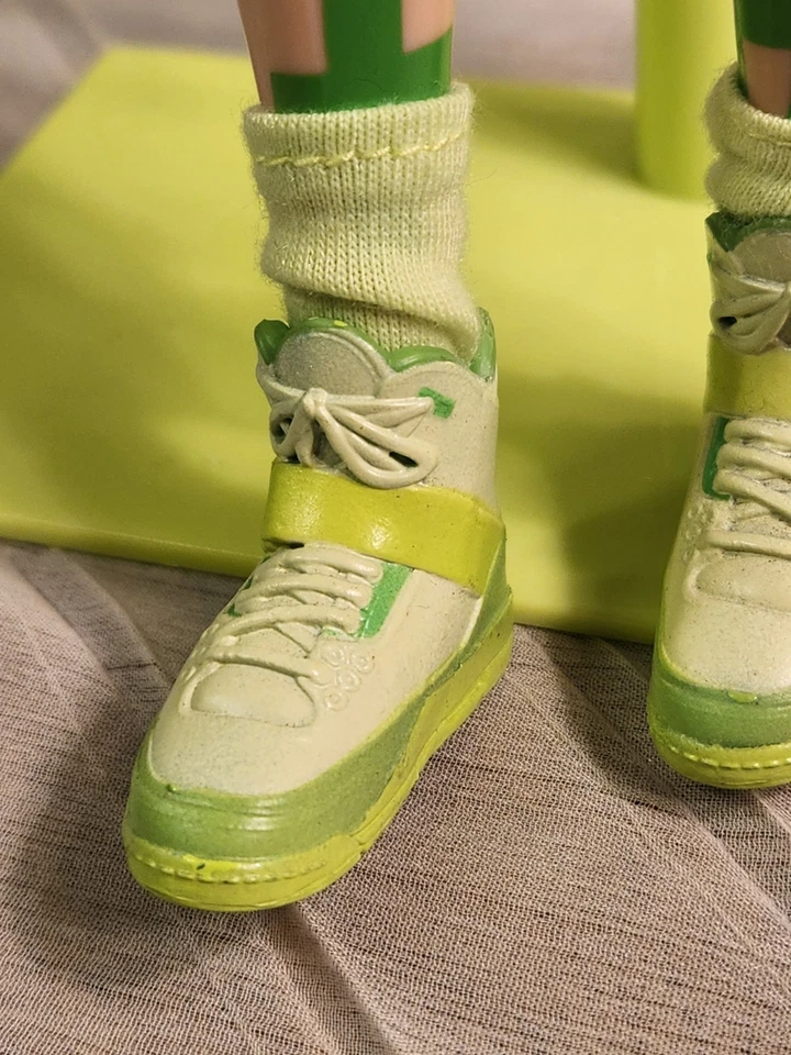 Billie Eilish LA Live 10.5" Fashion Doll w/ Stand — Playmates Concert Music Doll - Image 4 of 4