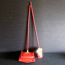Vintage Susy Goose Childs Toy Plastic Floor Sweeper Broom 26.5" tall FREE SH