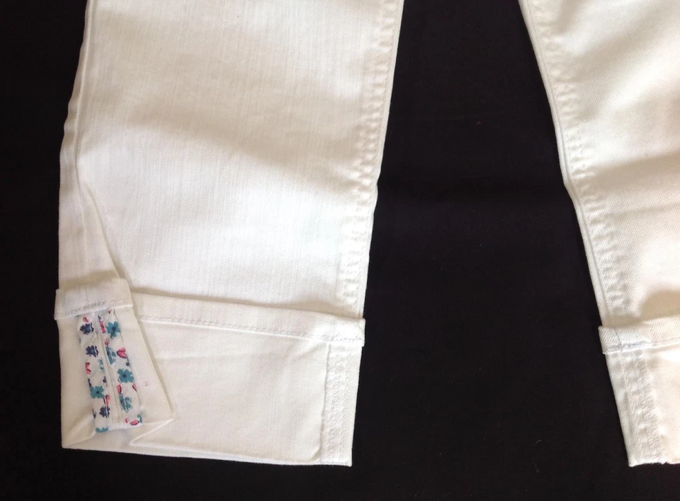 NUEVO CON ETIQUETAS Mini Boden Niñas Cropped Roll Ups Capri Denim Jeans Blanco 10 Años Foto 4 de 4