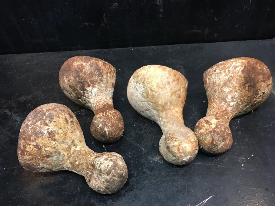 Set of 4 Antique Cast Iron Victorian Clawfoot Bath Tub Feet Ball Eagle Claw Foot - Image 2 of 4