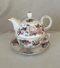 Grace’s Teaware Winter Rose “Tea for One”(Stackable Tea Pot, Cup & Saucer)