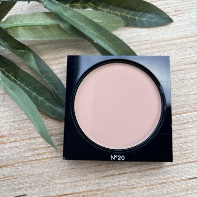 RARE CHANEL Les Beiges Healthy Glow Sheer Powder  N20 Discontinued