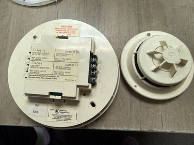 SIEMENS FP-11 smoke Detector with base ADBX-11 UNTESTED READ