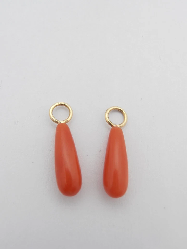 Coppia di Gocce di Corallo Rosso naturale con anellino in Oro Giallo 18 Kt