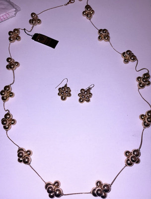 Gold Tone Flower Jewelry Set Necklace & Earrings, No Stones, Floral Theme