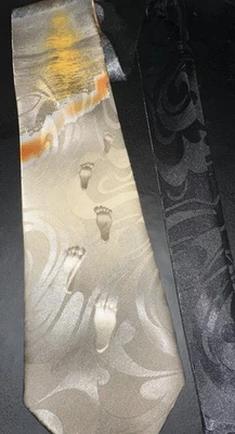 Steven Harris Handmade “footprints” Tie Beautiful Condition - Image 1 of 4