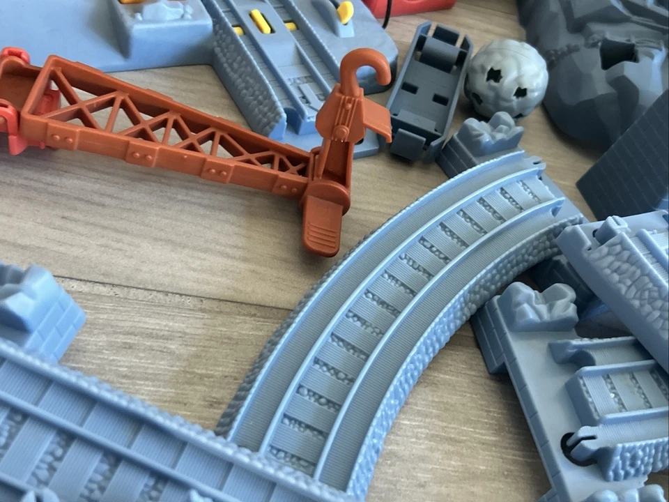 Thomas & Friends Trackmaster Risky Rails Bridge Drop Train Set + Train - Image 4 of 4